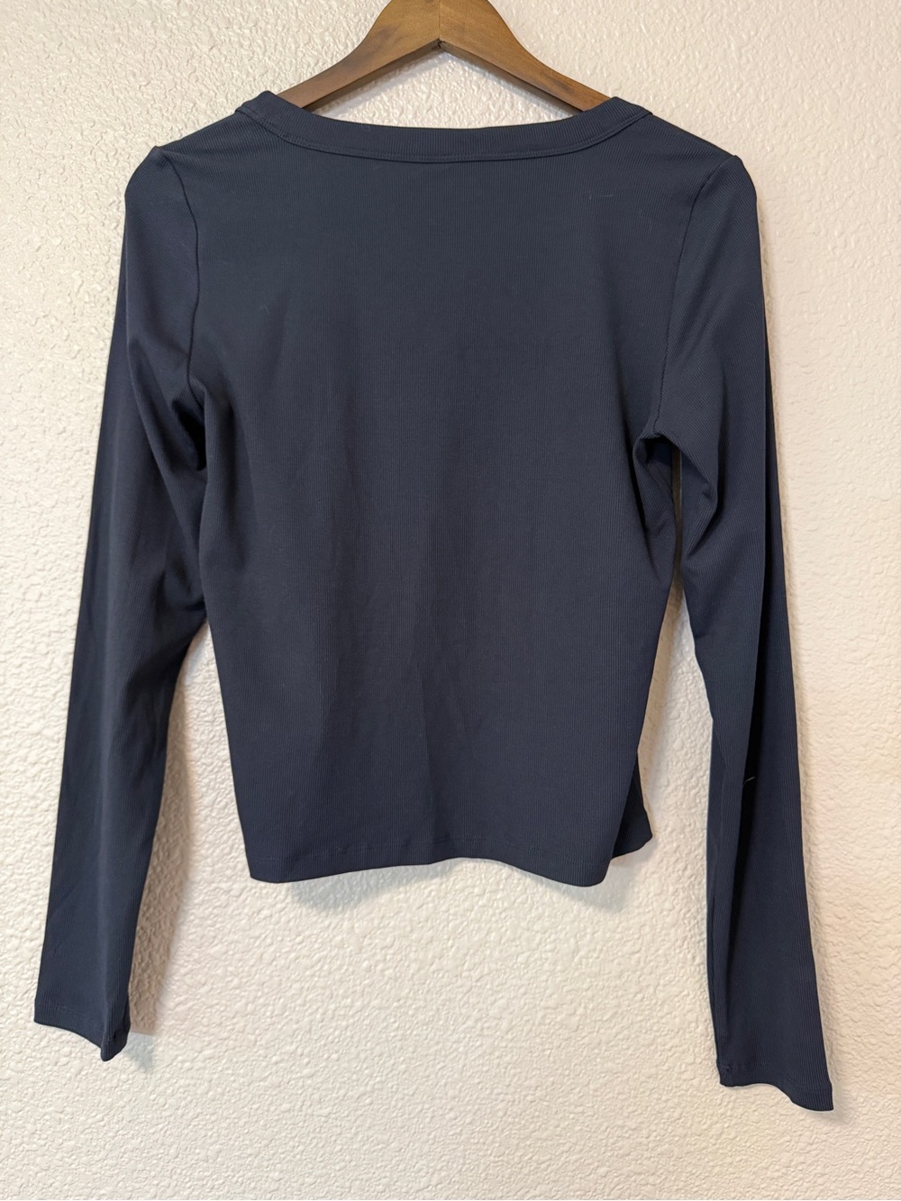 NWOT Vuori Long Sleeve Pose Scoop Tee Black XL Athleisure Cropped Top Ribbed Gym - Picture 7 of 7